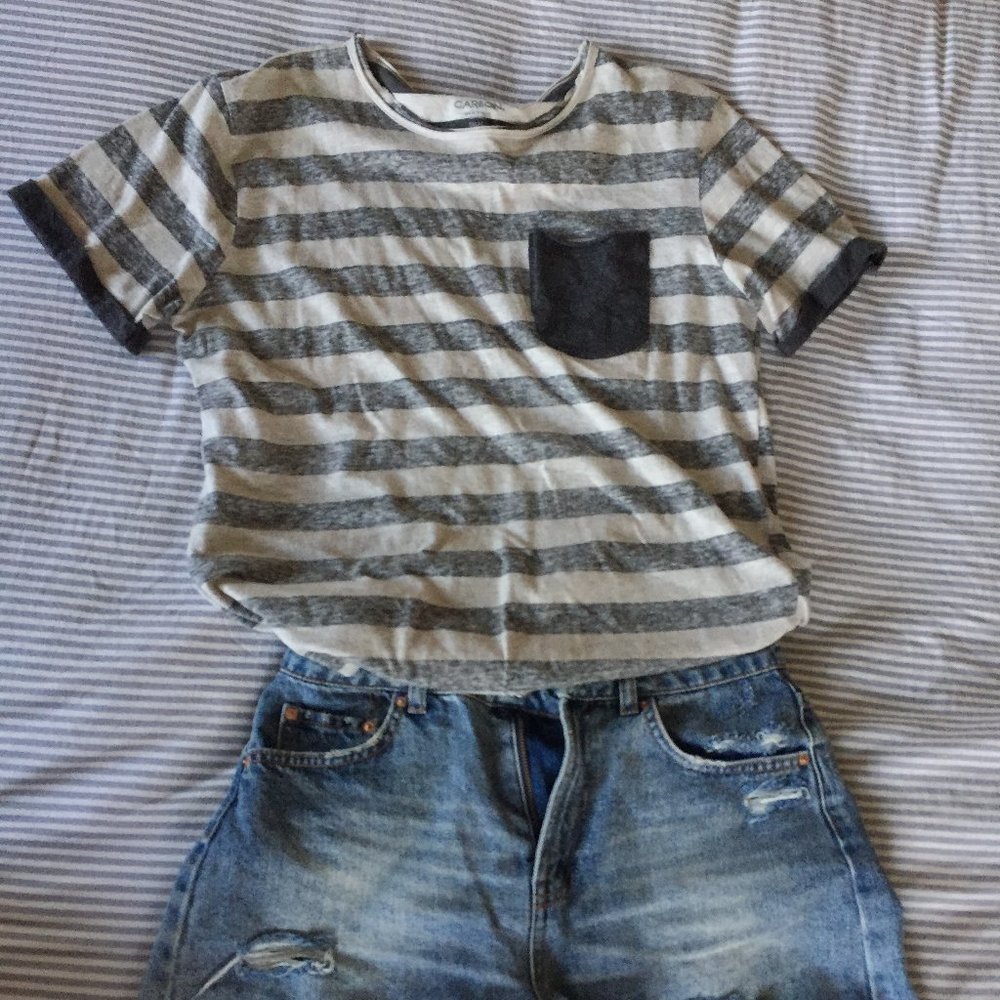 Gray and cream striped tshirt